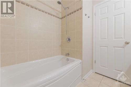 340 London Terrace, Ottawa, ON - Indoor Photo Showing Bathroom