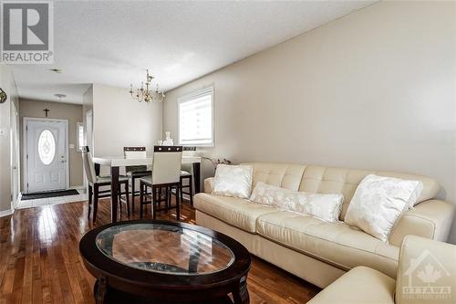 1488 Corsham Avenue, Ottawa, ON - Indoor Photo Showing Living Room