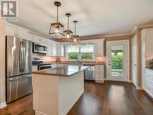 33 Wildwood Crescent, Brockville, ON - Indoor Photo Showing Kitchen With Upgraded Kitchen