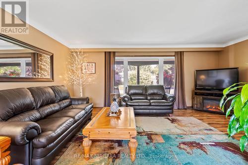 40 Gaspare Drive, Port Colborne, ON - Indoor Photo Showing Living Room