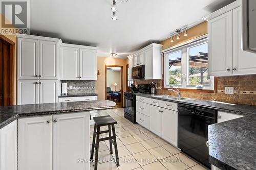 40 Gaspare Drive, Port Colborne, ON - Indoor Photo Showing Kitchen With Double Sink