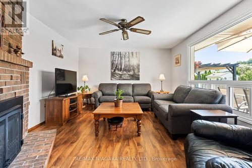 40 Gaspare Drive, Port Colborne, ON - Indoor Photo Showing Living Room With Fireplace