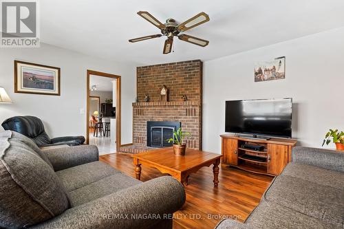 40 Gaspare Drive, Port Colborne, ON - Indoor Photo Showing Living Room With Fireplace