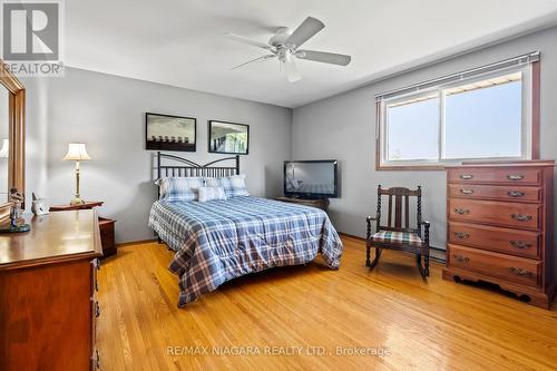 40 Gaspare Drive, Port Colborne, ON - Indoor Photo Showing Bedroom