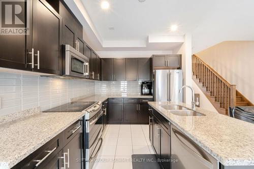 9 Santa Barbara Lane, Hamilton, ON - Indoor Photo Showing Kitchen With Double Sink With Upgraded Kitchen