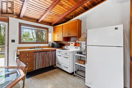 11111 Fletcher Avenue, Wainfleet, ON - Indoor Photo Showing Kitchen