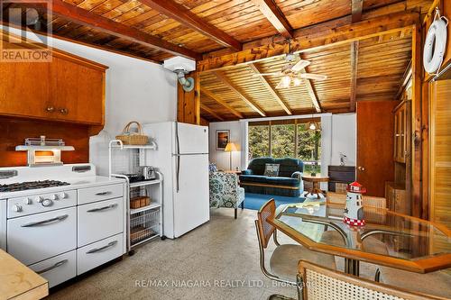 11111 Fletcher Avenue, Wainfleet, ON - Indoor Photo Showing Kitchen