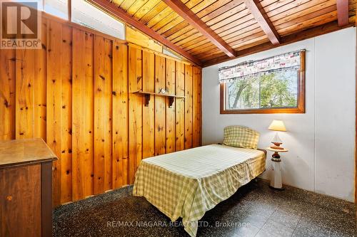 11111 Fletcher Avenue, Wainfleet, ON - Indoor Photo Showing Bedroom