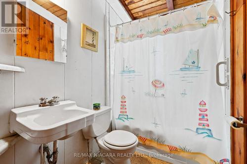 11111 Fletcher Avenue, Wainfleet, ON - Indoor Photo Showing Bathroom