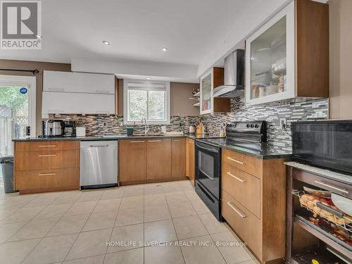1902 Marconi Boulevard, London, ON - Indoor Photo Showing Kitchen