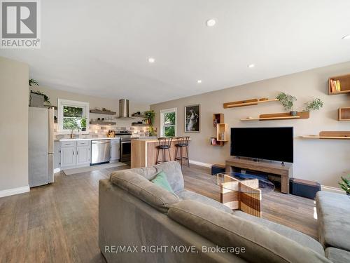 5 Esther Anne Drive, Orillia, ON - Indoor Photo Showing Living Room