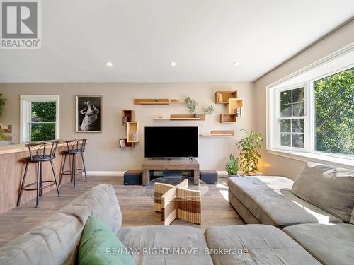 5 Esther Anne Drive, Orillia, ON - Indoor Photo Showing Living Room