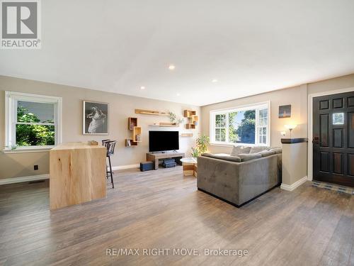 5 Esther Anne Drive, Orillia, ON - Indoor Photo Showing Living Room