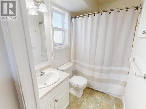 4363 Georgia Cres, Powell River, BC - Indoor Photo Showing Bathroom