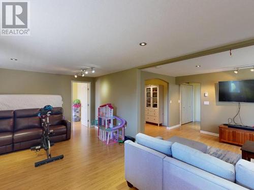 4363 Georgia Cres, Powell River, BC - Indoor Photo Showing Living Room