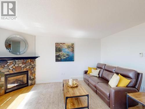 4363 Georgia Cres, Powell River, BC - Indoor Photo Showing Living Room With Fireplace