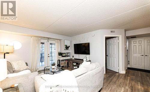 306 - 1450 Bishops Gate, Oakville (Glen Abbey), ON - Indoor Photo Showing Living Room