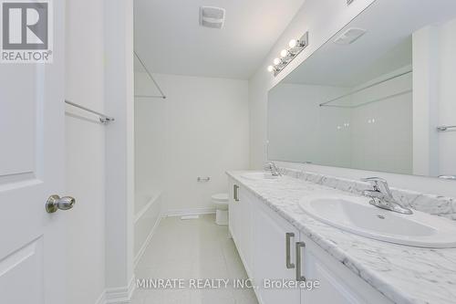 3910 Koenig Road, Burlington, ON - Indoor Photo Showing Bathroom