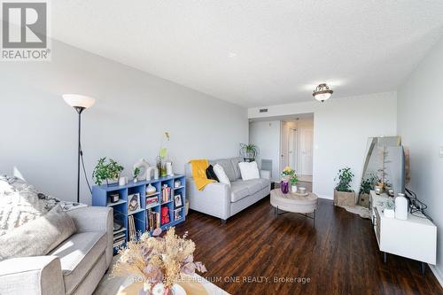 205 - 2199 Sixth Line, Oakville, ON - Indoor Photo Showing Living Room