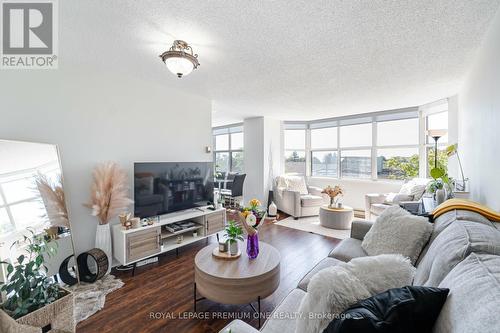 205 - 2199 Sixth Line, Oakville, ON - Indoor Photo Showing Living Room