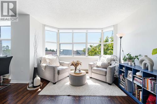 205 - 2199 Sixth Line, Oakville, ON - Indoor Photo Showing Living Room