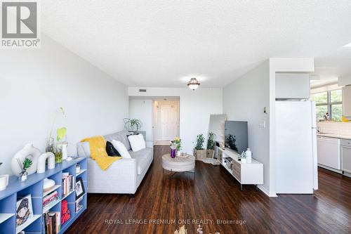 205 - 2199 Sixth Line, Oakville, ON - Indoor Photo Showing Living Room