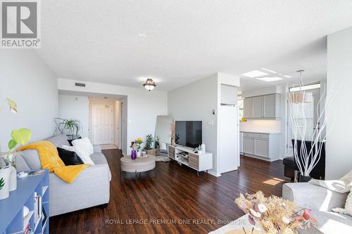 205 - 2199 Sixth Line, Oakville, ON - Indoor Photo Showing Living Room