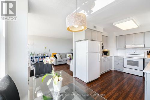 205 - 2199 Sixth Line, Oakville, ON - Indoor Photo Showing Kitchen