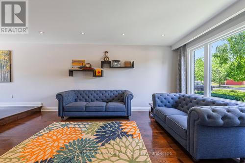 1370 Lancaster Drive, Oakville, ON - Indoor Photo Showing Living Room