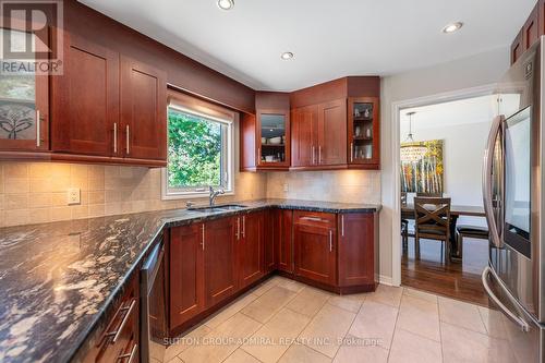 1370 Lancaster Drive, Oakville, ON - Indoor Photo Showing Kitchen