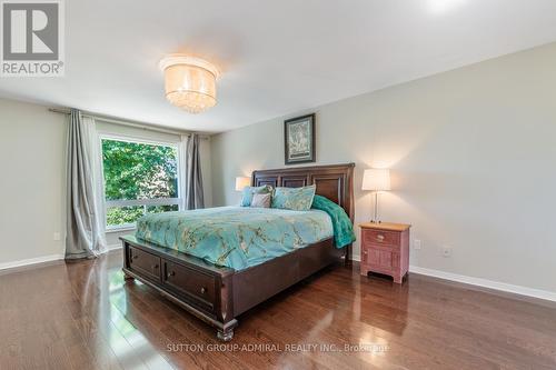 1370 Lancaster Drive, Oakville, ON - Indoor Photo Showing Bedroom