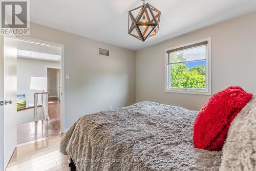 1370 Lancaster Drive, Oakville, ON - Indoor Photo Showing Bedroom