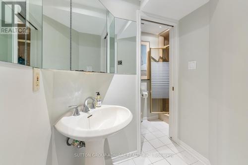 1370 Lancaster Drive, Oakville, ON - Indoor Photo Showing Bathroom