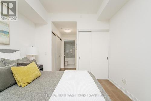 202 - 1100 Kingston Road, Toronto (Birchcliffe-Cliffside), ON - Indoor Photo Showing Bedroom