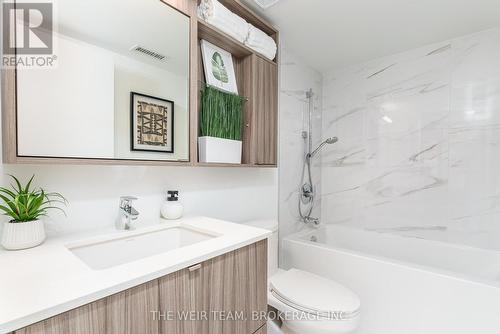 202 - 1100 Kingston Road, Toronto (Birchcliffe-Cliffside), ON - Indoor Photo Showing Bathroom