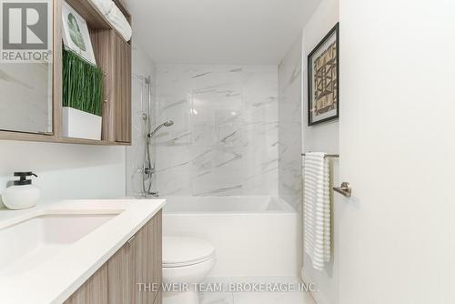 202 - 1100 Kingston Road, Toronto (Birchcliffe-Cliffside), ON - Indoor Photo Showing Bathroom