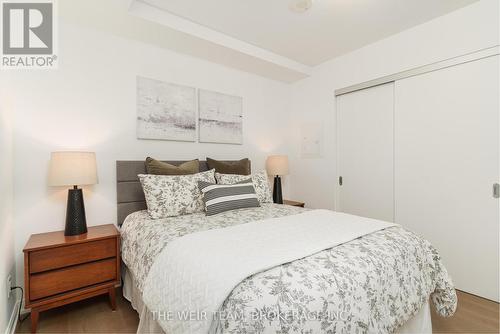 202 - 1100 Kingston Road, Toronto (Birchcliffe-Cliffside), ON - Indoor Photo Showing Bedroom