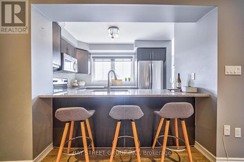 85 Payne Crescent, Aurora, ON - Indoor Photo Showing Kitchen With Double Sink With Upgraded Kitchen