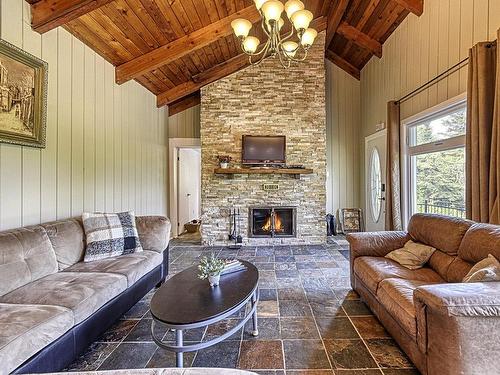 Salon - 316 Ch. Des Fondateurs, La Minerve, QC - Indoor Photo Showing Living Room With Fireplace