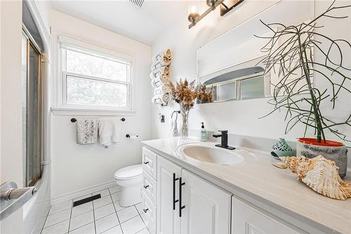 107 Woodhill Road, Hamilton, ON - Indoor Photo Showing Bathroom