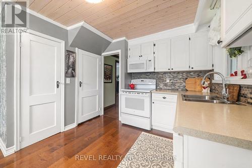 77 Bond Street E, Kawartha Lakes (Fenelon Falls), ON - Indoor Photo Showing Kitchen With Double Sink