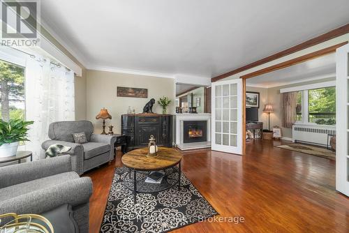 77 Bond Street E, Kawartha Lakes (Fenelon Falls), ON - Indoor Photo Showing Living Room With Fireplace