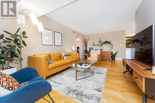 1110 - 5418 Yonge Street, Toronto (Willowdale West), ON - Indoor Photo Showing Living Room