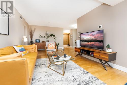 1110 - 5418 Yonge Street, Toronto (Willowdale West), ON - Indoor Photo Showing Living Room