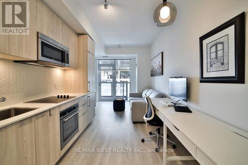 2903 - 50 Ordnance Street, Toronto (Niagara), ON - Indoor Photo Showing Kitchen With Upgraded Kitchen