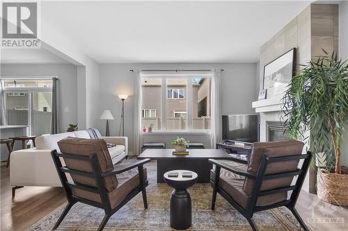 802 Cappamore Drive, Ottawa, ON - Indoor Photo Showing Living Room