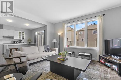 802 Cappamore Drive, Ottawa, ON - Indoor Photo Showing Living Room