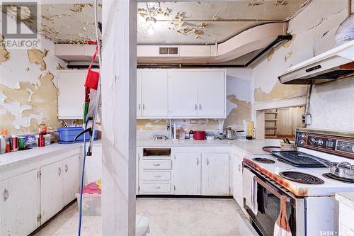 120 25Th Street, Saskatoon, SK - Indoor Photo Showing Kitchen