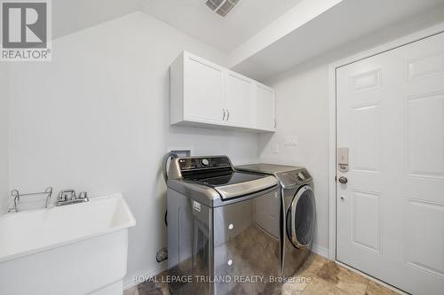 244 Ellen Davidson Drive, Oakville, ON - Indoor Photo Showing Laundry Room