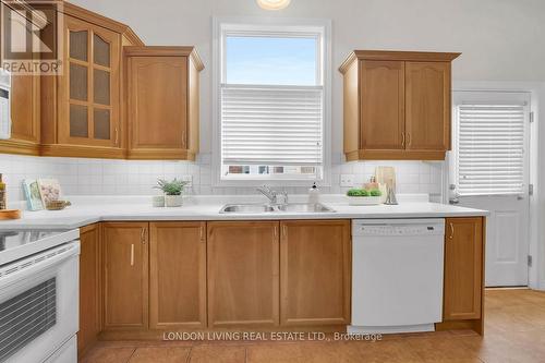 1672 Ennismore Crescent, London, ON - Indoor Photo Showing Kitchen With Double Sink